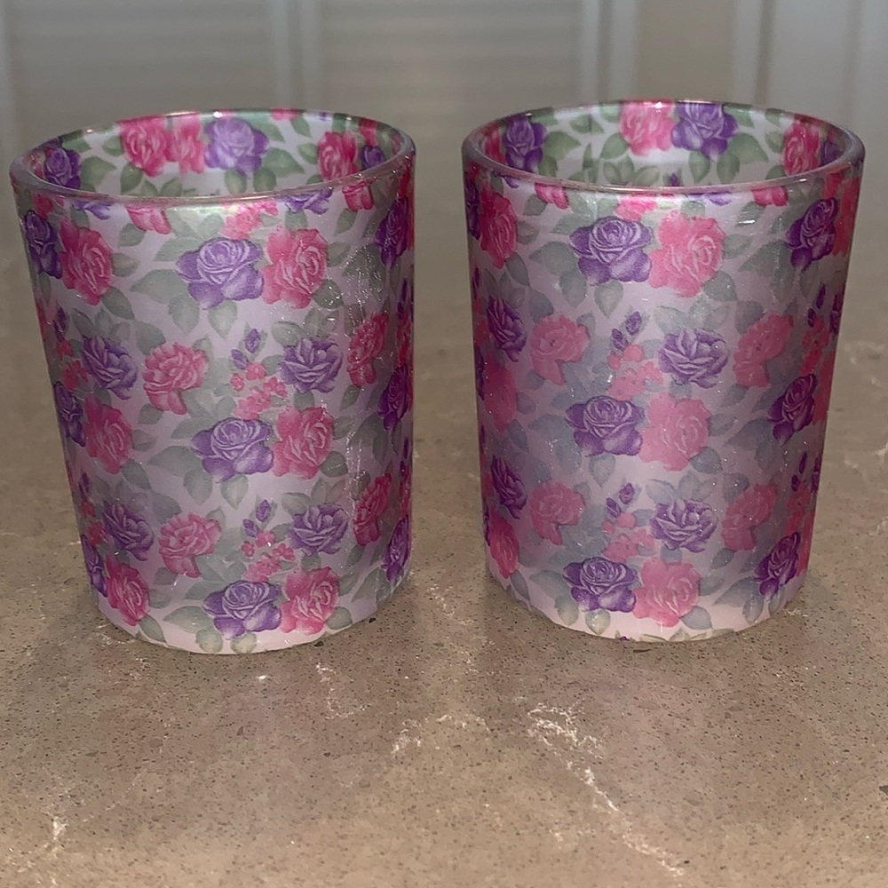 NWOT 2 Floral Glass Votive Candle Holders and Yankee Candle Wild Pansies Candles